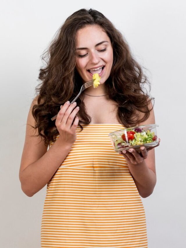 mulher-com-vontade-de-comer-devido-a-sua-ansiedade-busca-terapia-online