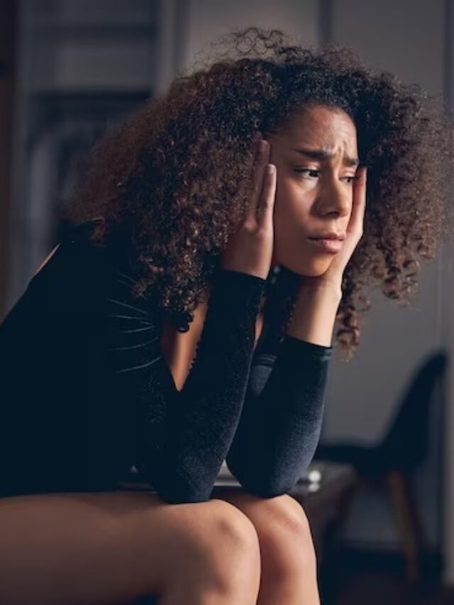 mulher-negra-sozinha-procurando-terapia