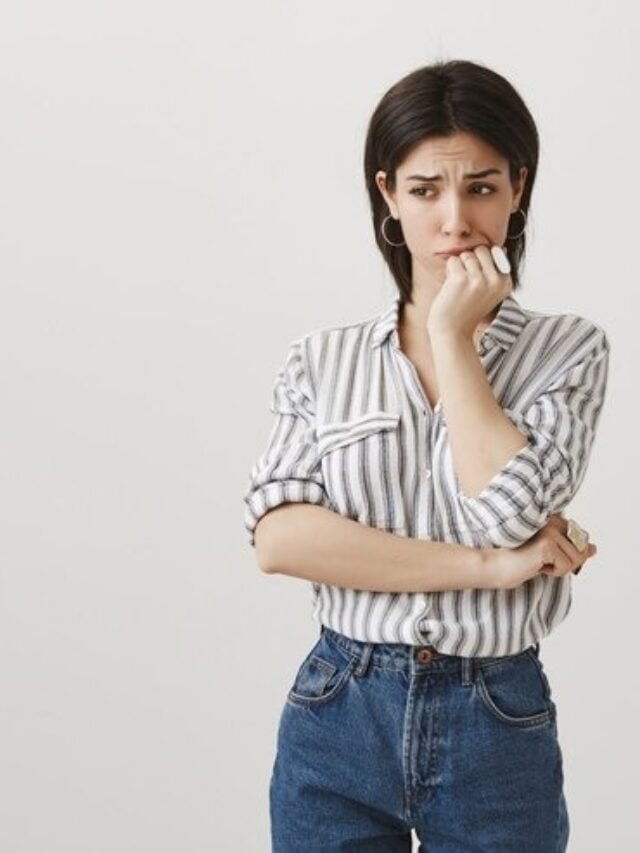 mulher-pensando-se-sabe-quando-alguém-está-se-aproveitando-dela