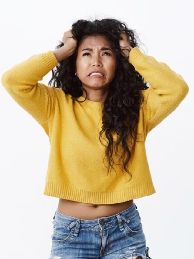 mulher-sofrendo-por-causa-de-seus-problemas-psicologicos-buscando-tratamento