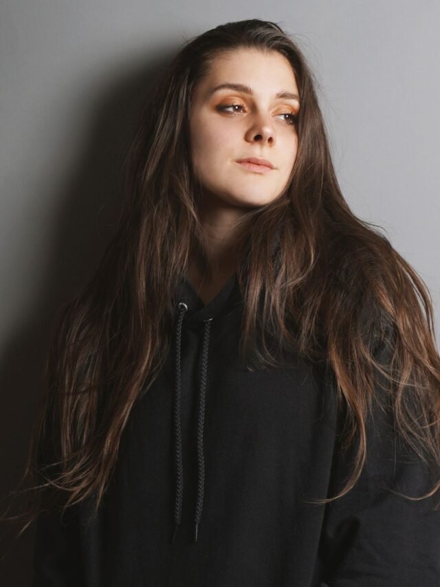 mulher-pensando-sobre-o-que-fazer-para-ele-querer-ela-de-novo